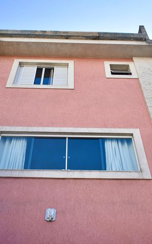 Casa à venda com 133m², 3 quartos e 4 vagas Casa à venda com 133m², 3 quartos e 4 vagasFachada
