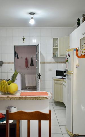 Casa à venda com 133m², 3 quartos e 4 vagas Casa à venda com 133m², 3 quartos e 4 vagasCozinha