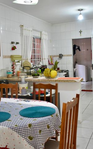 Casa à venda com 133m², 3 quartos e 4 vagas Casa à venda com 133m², 3 quartos e 4 vagasCozinha