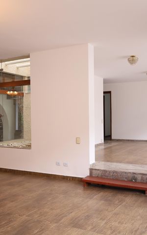 Casa à venda com 945m², 4 quartos e 2 vagasSala