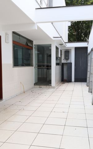 Casa à venda com 945m², 4 quartos e 2 vagasÁrea de Serviço