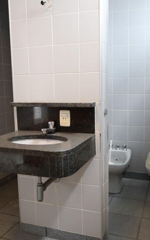Casa à venda com 945m², 4 quartos e 2 vagasBanheiro de Serviço