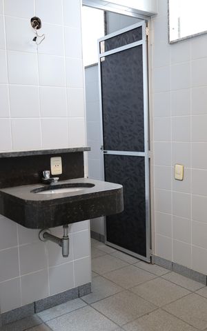 Casa à venda com 945m², 4 quartos e 2 vagasBanheiro de Serviço