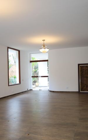 Casa à venda com 945m², 4 quartos e 2 vagasSala