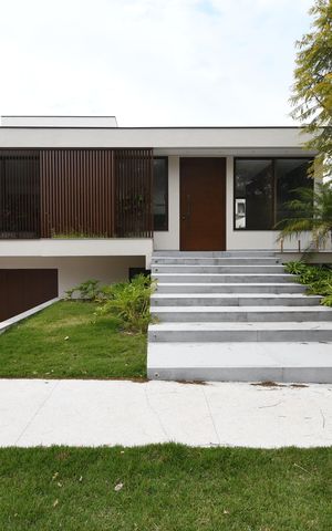 Casa de condomínio à venda com 350m², 3 quartos e 4 vagasFachada