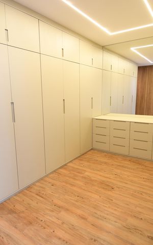 Casa de condomínio à venda com 350m², 3 quartos e 4 vagasCloset da suíte 3