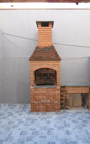 Casa à venda com 72m², 2 quartos e 1 vagaÁrea de Serviço