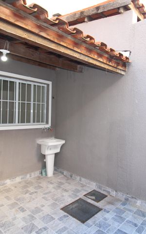 Casa à venda com 72m², 2 quartos e 1 vagaÁrea de Serviço