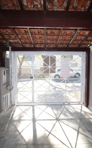 Casa à venda com 72m², 2 quartos e 1 vagaGaragem