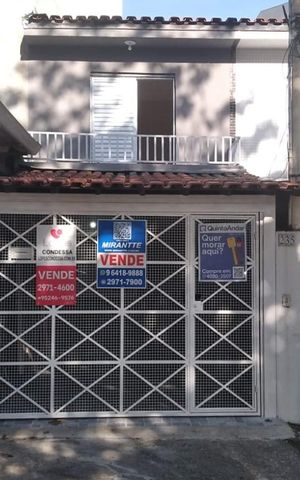 Casa à venda com 72m², 2 quartos e 1 vaga Casa à venda com 72m², 2 quartos e 1 vagaFachada