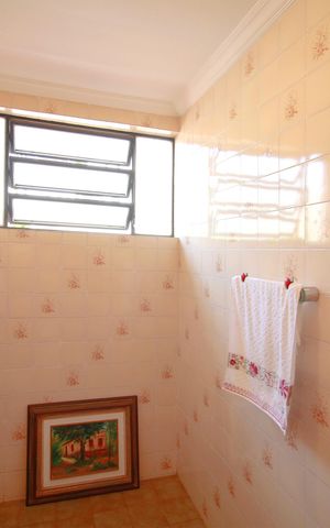 Casa à venda com 420m², 5 quartos e 4 vagasBanheiro 2