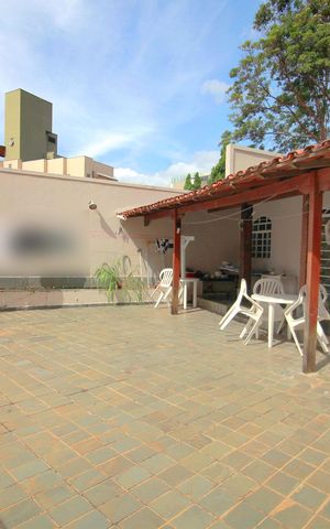 Casa à venda com 420m², 5 quartos e 4 vagasQuintal