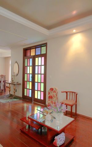 Casa à venda com 420m², 5 quartos e 4 vagasSala