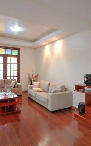 Casa à venda com 420m², 5 quartos e 4 vagasSala