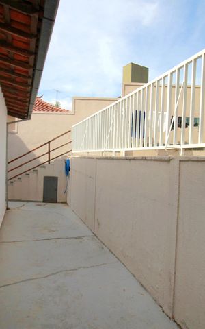 Casa à venda com 420m², 5 quartos e 4 vagasCorredor externo