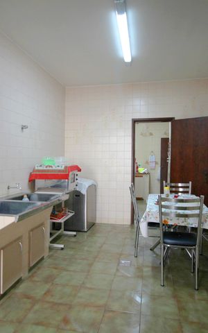 Casa à venda com 420m², 5 quartos e 4 vagasÁrea de Serviço