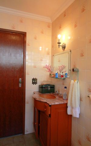 Casa à venda com 420m², 5 quartos e 4 vagasBanheiro 2