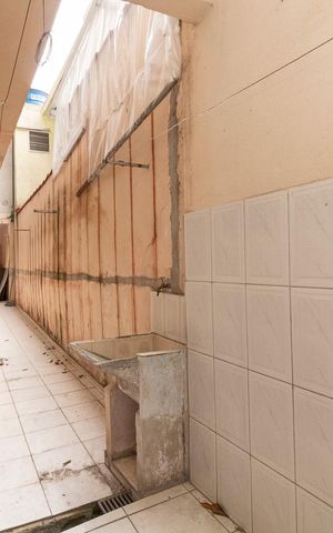 Casa à venda com 295m², 5 quartos e 1 vagaÁrea de Serviço da Casa 02