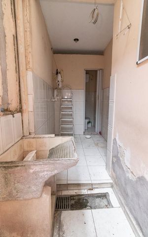 Casa à venda com 295m², 5 quartos e 1 vagaÁrea de Serviço da Casa 02