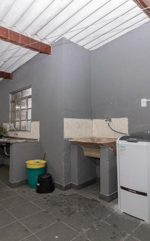 Casa à venda com 295m², 5 quartos e 1 vagaÁrea de Serviço da Casa 01