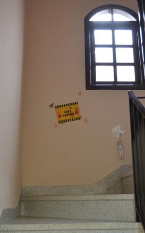 Casa à venda com 180m², 3 quartos e 2 vagasEscada