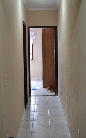 Casa à venda com 180m², 3 quartos e 2 vagasCorredor