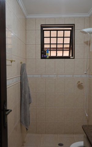 Casa à venda com 180m², 3 quartos e 2 vagasBanheiro Social