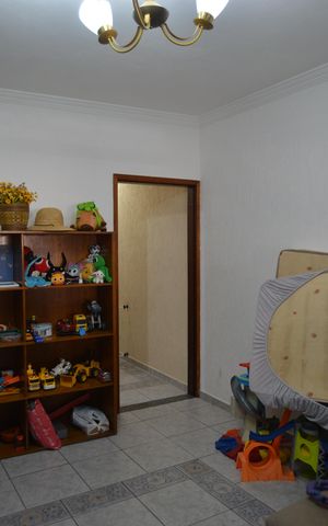 Casa à venda com 180m², 3 quartos e 2 vagasSala