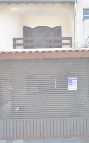 Casa à venda com 180m², 3 quartos e 2 vagasPlaca