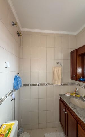 Casa de condomínio à venda com 250m², 3 quartos e 3 vagas Casa de condomínio à venda com 250m², 3 quartos e 3 vagasBanheiro