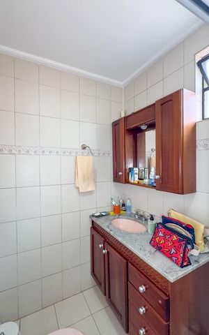 Casa de condomínio à venda com 250m², 3 quartos e 3 vagas Casa de condomínio à venda com 250m², 3 quartos e 3 vagasBanheiro da Suíte 2