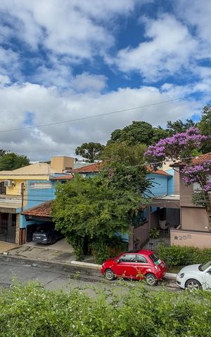 Casa de condomínio à venda com 250m², 3 quartos e 3 vagas Casa de condomínio à venda com 250m², 3 quartos e 3 vagasSacada Suíte 2
