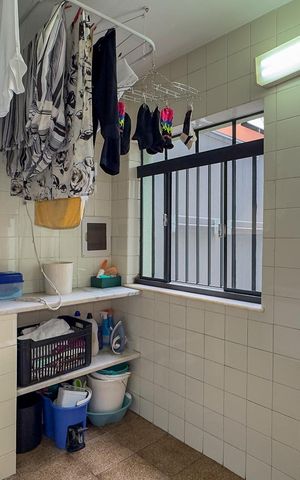Casa de condomínio à venda com 250m², 3 quartos e 3 vagas Casa de condomínio à venda com 250m², 3 quartos e 3 vagasÁrea de Serviço