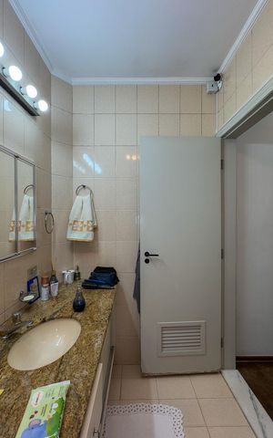 Casa de condomínio à venda com 250m², 3 quartos e 3 vagas Casa de condomínio à venda com 250m², 3 quartos e 3 vagasBanheiro da Suíte 1