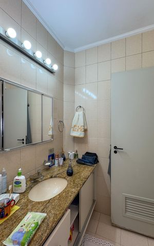 Casa de condomínio à venda com 250m², 3 quartos e 3 vagas Casa de condomínio à venda com 250m², 3 quartos e 3 vagasBanheiro da Suíte 1