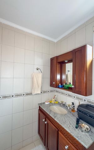 Casa de condomínio à venda com 250m², 3 quartos e 3 vagas Casa de condomínio à venda com 250m², 3 quartos e 3 vagasBanheiro