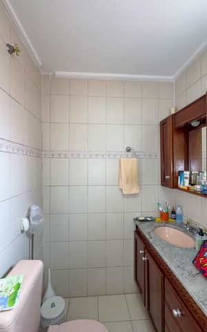 Casa de condomínio à venda com 250m², 3 quartos e 3 vagas Casa de condomínio à venda com 250m², 3 quartos e 3 vagasBanheiro da Suíte 2