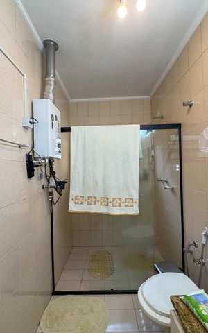 Casa de condomínio à venda com 250m², 3 quartos e 3 vagas Casa de condomínio à venda com 250m², 3 quartos e 3 vagasBanheiro da Suíte 1