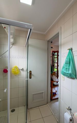 Casa de condomínio à venda com 250m², 3 quartos e 3 vagas Casa de condomínio à venda com 250m², 3 quartos e 3 vagasBanheiro da Suíte 2