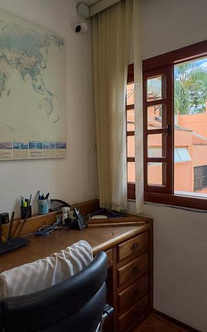 Casa de condomínio à venda com 250m², 3 quartos e 3 vagas Casa de condomínio à venda com 250m², 3 quartos e 3 vagasEscritório