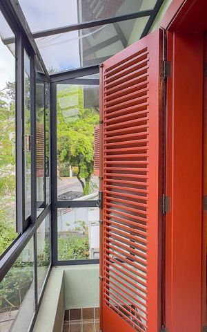 Casa de condomínio à venda com 250m², 3 quartos e 3 vagas Casa de condomínio à venda com 250m², 3 quartos e 3 vagasSacada Suíte 2