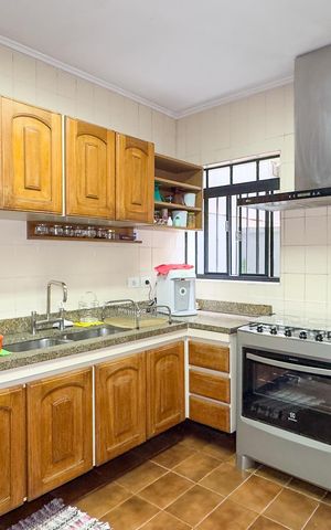Casa de condomínio à venda com 250m², 3 quartos e 3 vagas Casa de condomínio à venda com 250m², 3 quartos e 3 vagasCozinha