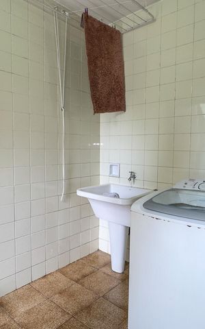 Casa de condomínio à venda com 250m², 3 quartos e 3 vagas Casa de condomínio à venda com 250m², 3 quartos e 3 vagasÁrea de Serviço