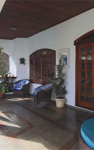 Casa à venda com 426m², 4 quartos e 6 vagas