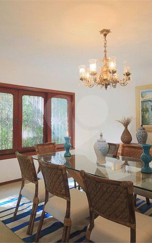 Casa à venda com 426m², 4 quartos e 6 vagas