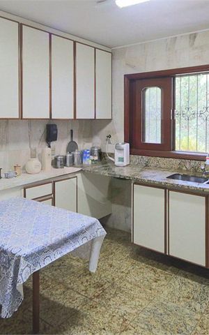 Casa à venda com 426m², 4 quartos e 6 vagas