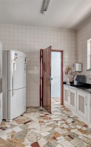 Casa à venda com 220m², 3 quartos e 2 vagas