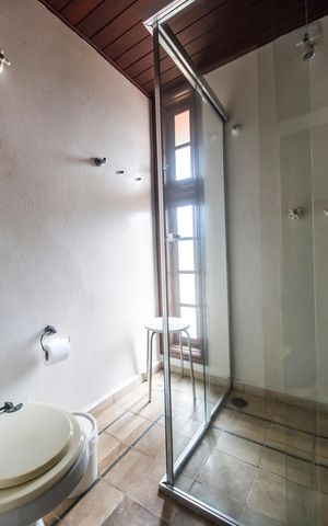 Casa à venda com 480m², 4 quartos e 4 vagasBanheiro de serviço