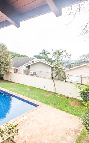 Casa à venda com 480m², 4 quartos e 4 vagasVista da Suíte 4