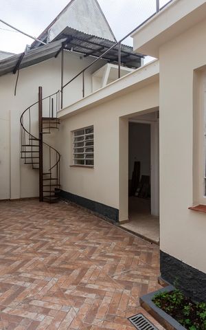 Casa à venda com 150m², 5 quartos e 4 vagas Casa à venda com 150m², 5 quartos e 4 vagasQuintal